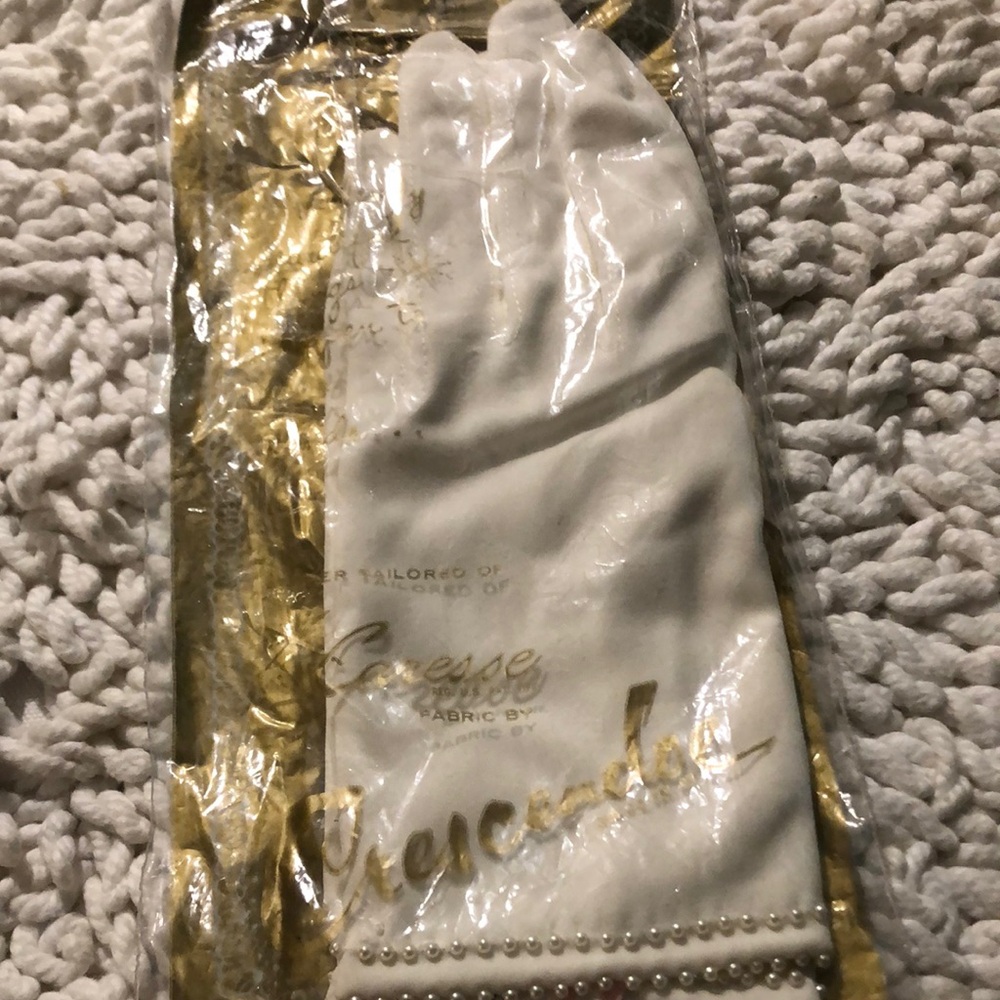 🚨B2G1 New CARESSE PRESCENDOE White Pearl Leather Gloves